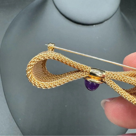 Bow Tie Pin with Purple Lucite Cabochon Jewel in Gold Tone Mesh - Picture 7 of 12